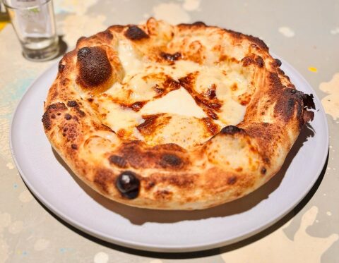 400℃ PIZZAの焼きたてピッツァ